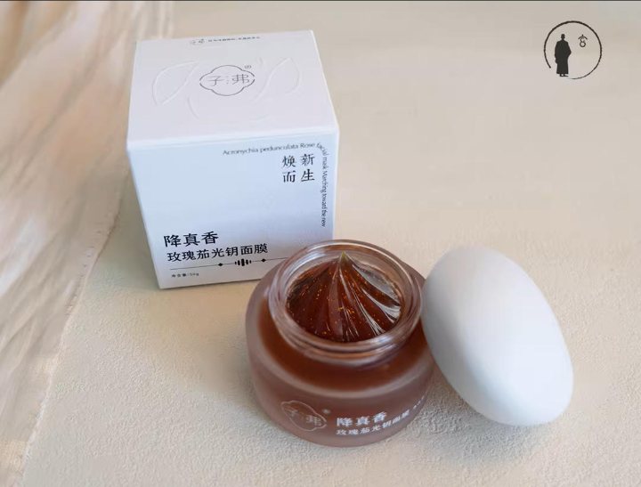 Premium Nourishing Botanical Essences, Combining Top Eastern & Western Heritage