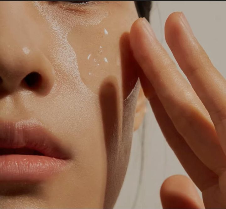Easily absorbed when applied on facial skin