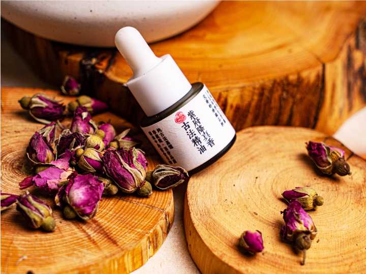 Offers gentle skin renewal, soothing and restorative benefits. This rare botanical treasure has been highly valued since antiquity.