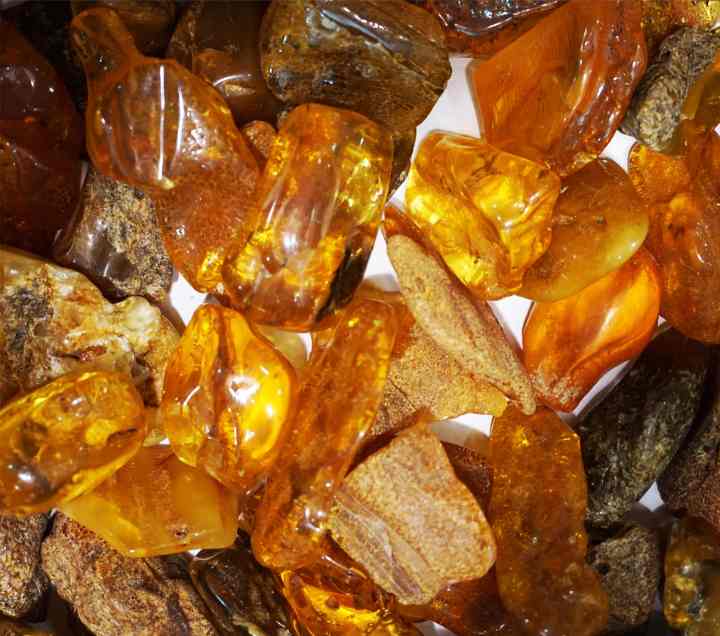 Calms skin and boosts skin circulation.
