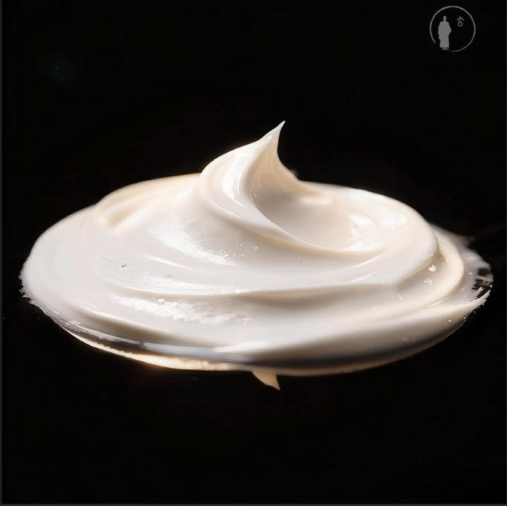 Free of fragrance, colorants and mineral oils. Formulated with ultra-luxe, pristine raw ingredients.