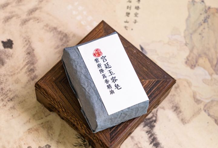 Sandalwood Essential Oil · Imperial Jade Beauty Soap